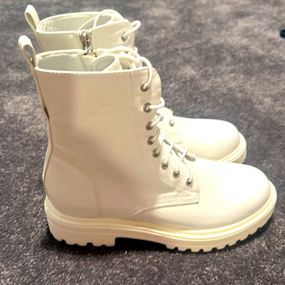 White Boots size US 9
